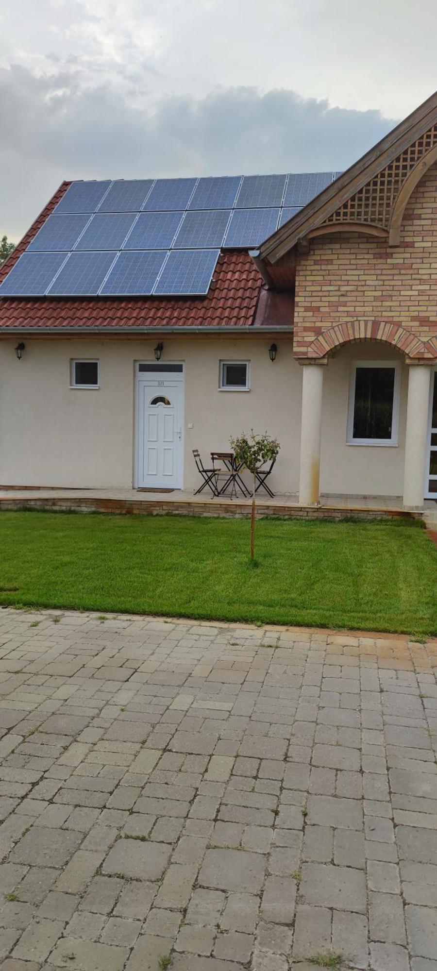 Village Garden Family Guest House Tiszakanyár Kamer foto