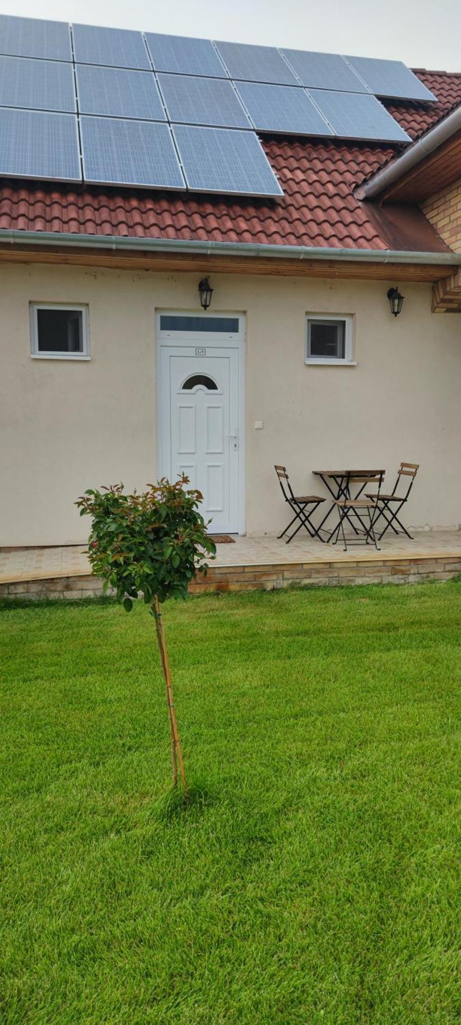 Village Garden Family Guest House Tiszakanyár Kamer foto
